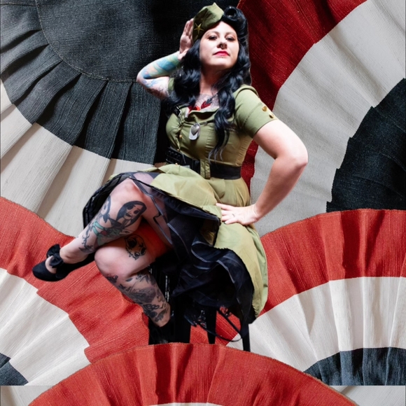 The Pinup Posher! The Handmade Closet Maker! - Picture 6 of 9